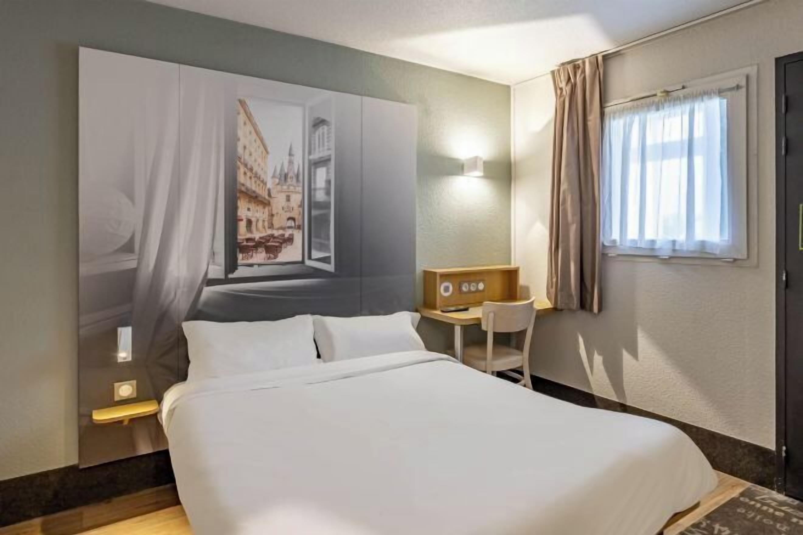 Sengetøy av topp kvalitet, skrivebord og lydisolert