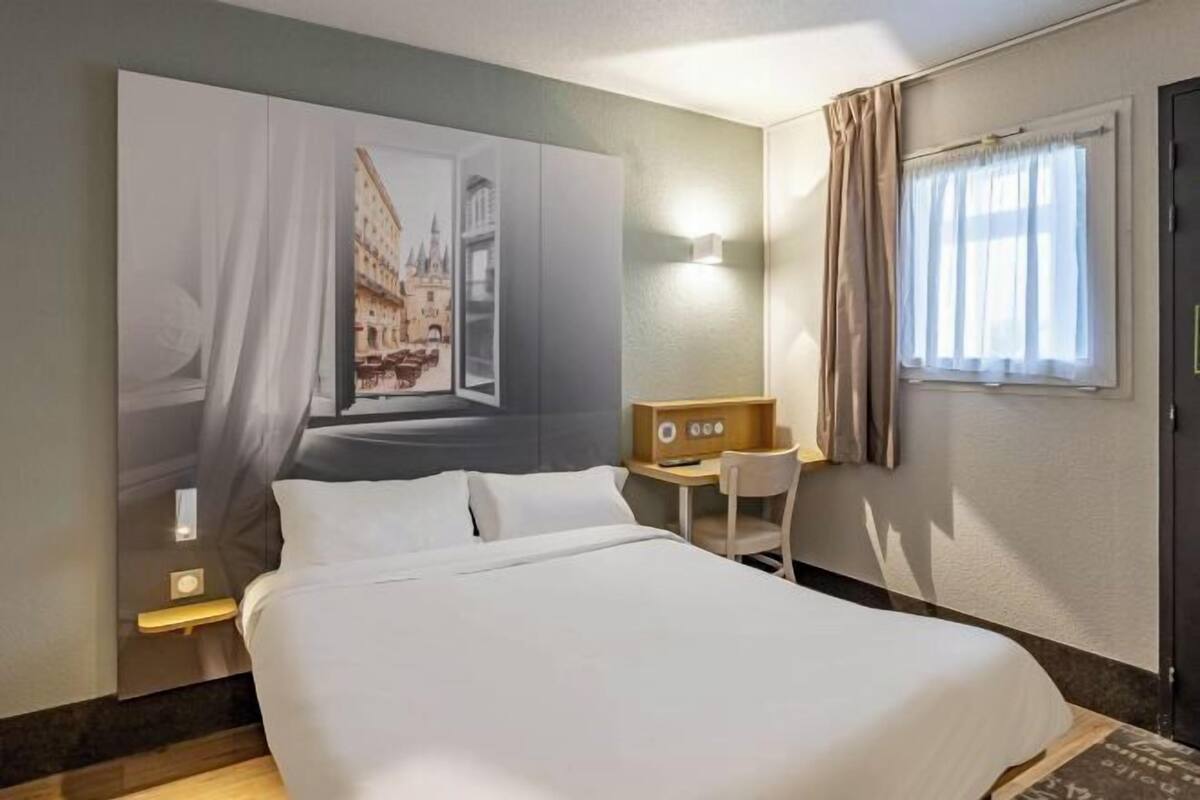 Sengetøy av topp kvalitet, skrivebord og lydisolert