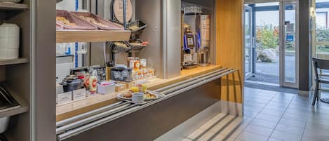 Daily buffet breakfast for a fee