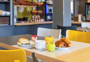 Daily buffet breakfast for a fee - B&B HOTEL Lyon Vénissieux (Venissieux)