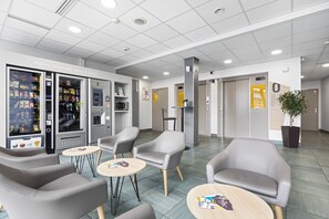 Lobby - B&B HOTEL Lyon Vénissieux (Venissieux)