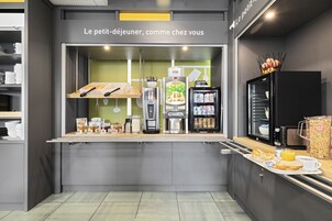 Petit déjeuner buffet servi tous les jours en supplément