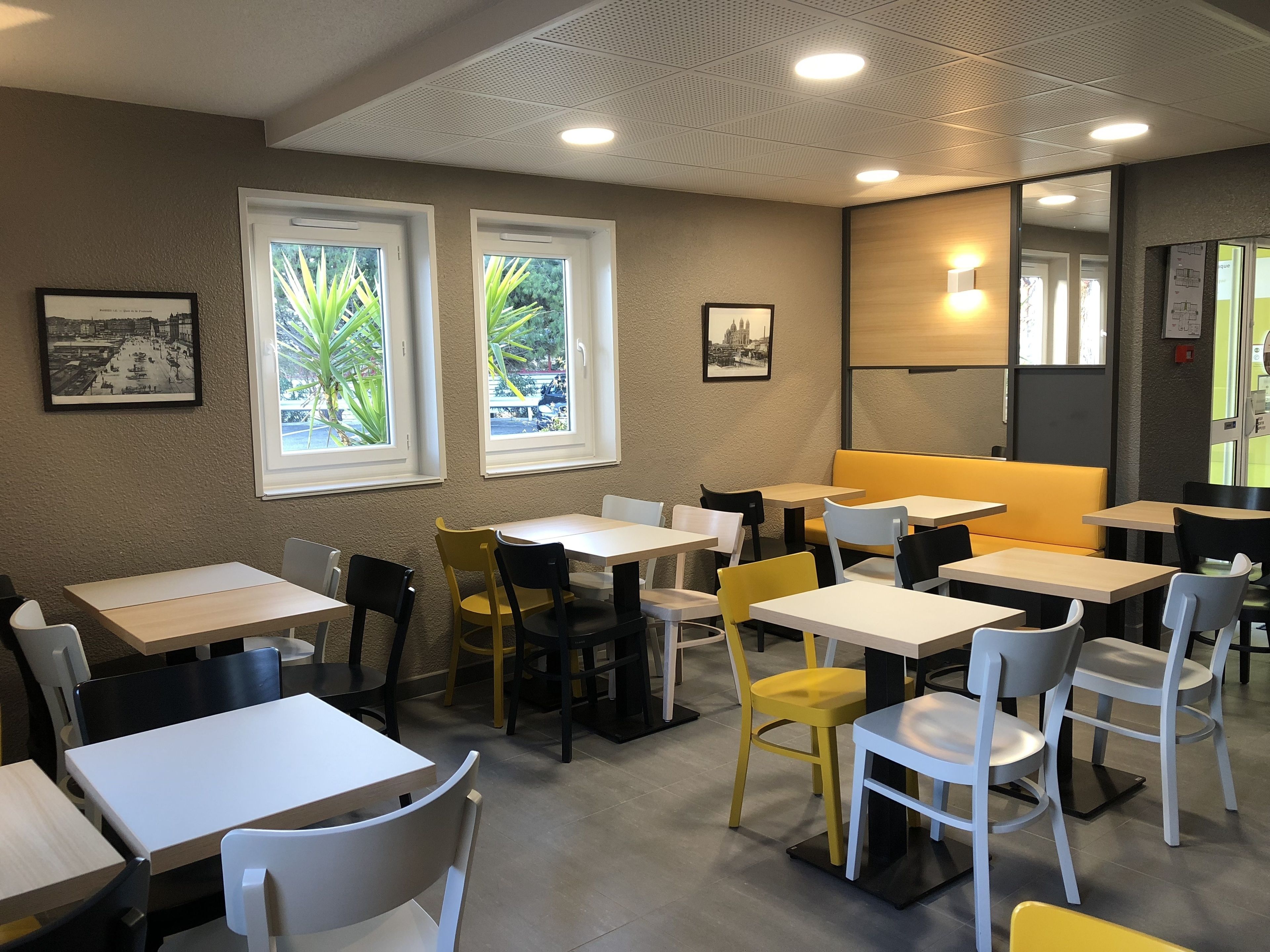 Daily buffet breakfast for a fee