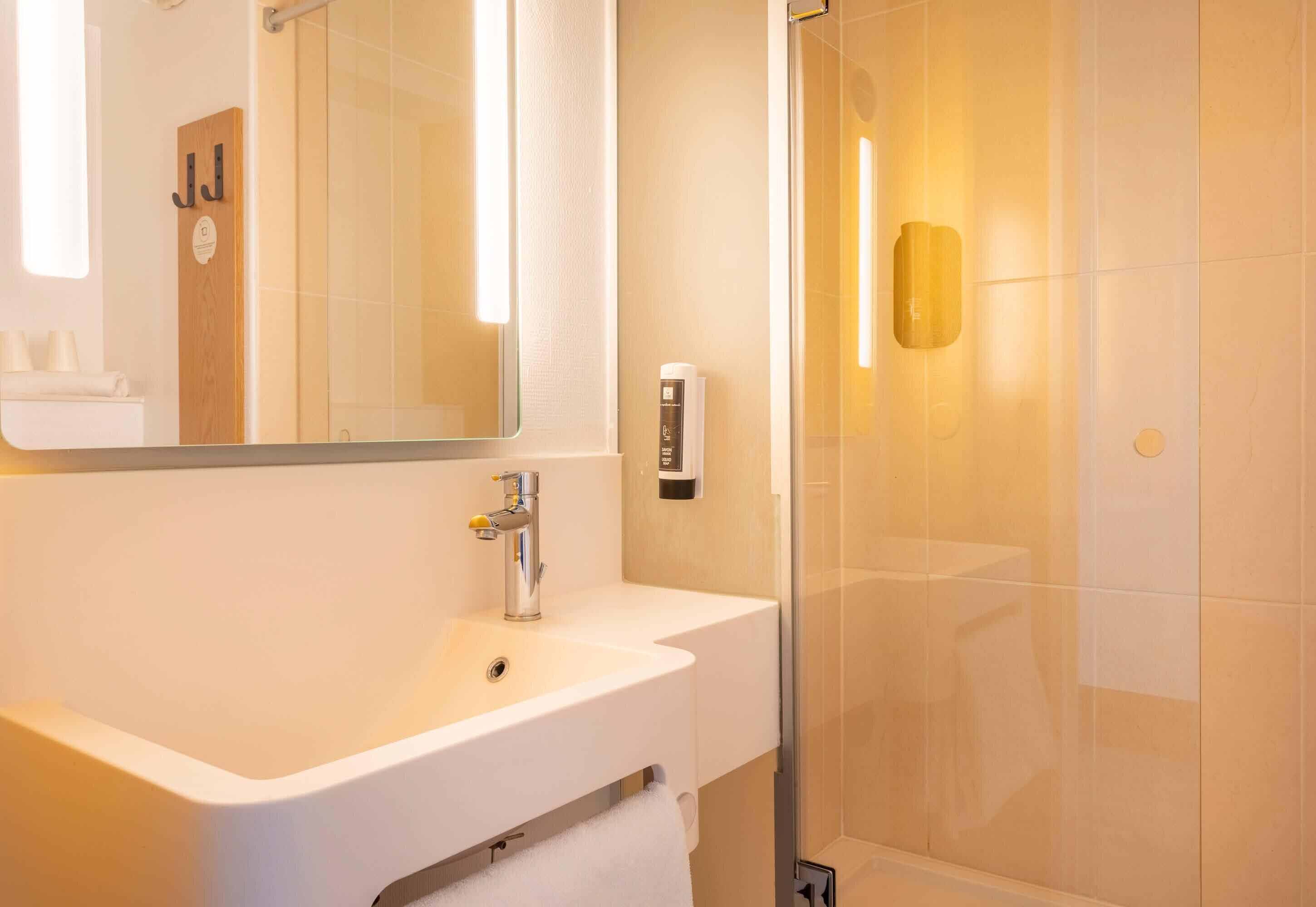 Foto - B&B HOTEL Martigues Port-de-Bouc