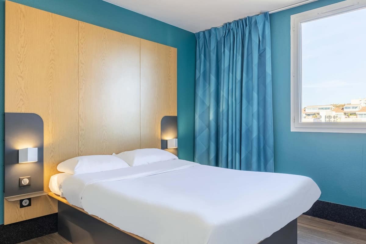 Double Room, Accessible, Non Smoking | Premium bedding, desk, blackout curtains, soundproofing