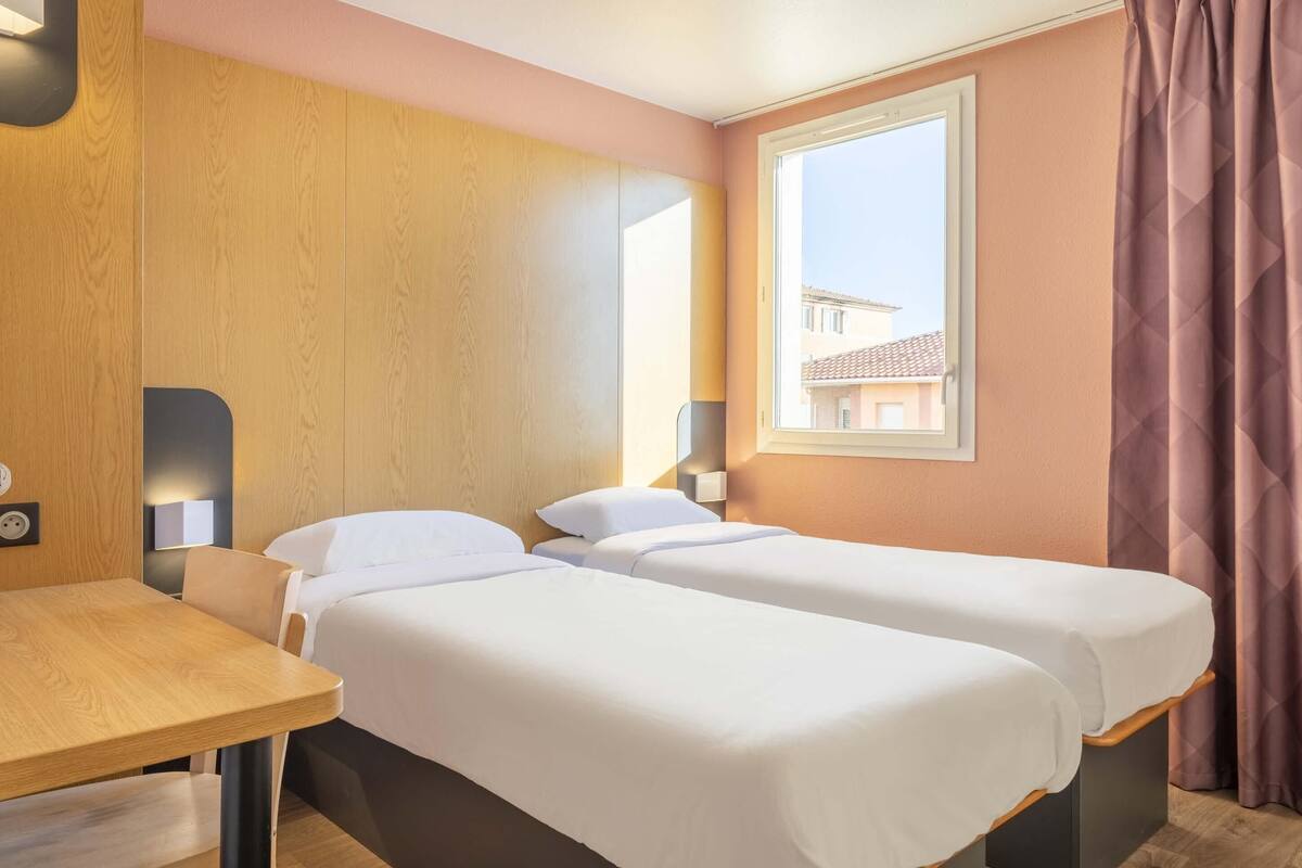 Twin Room, Non Smoking | Premium bedding, desk, blackout curtains, soundproofing