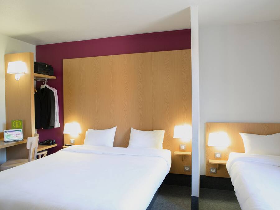 Premium bedding, desk, blackout drapes, soundproofing