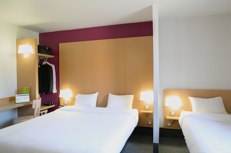 Ropa de cama de alta calidad, escritorio y cortinas blackout