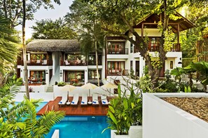 One Bedroom Studio Apartment Pool View | วิวจากห้องพัก