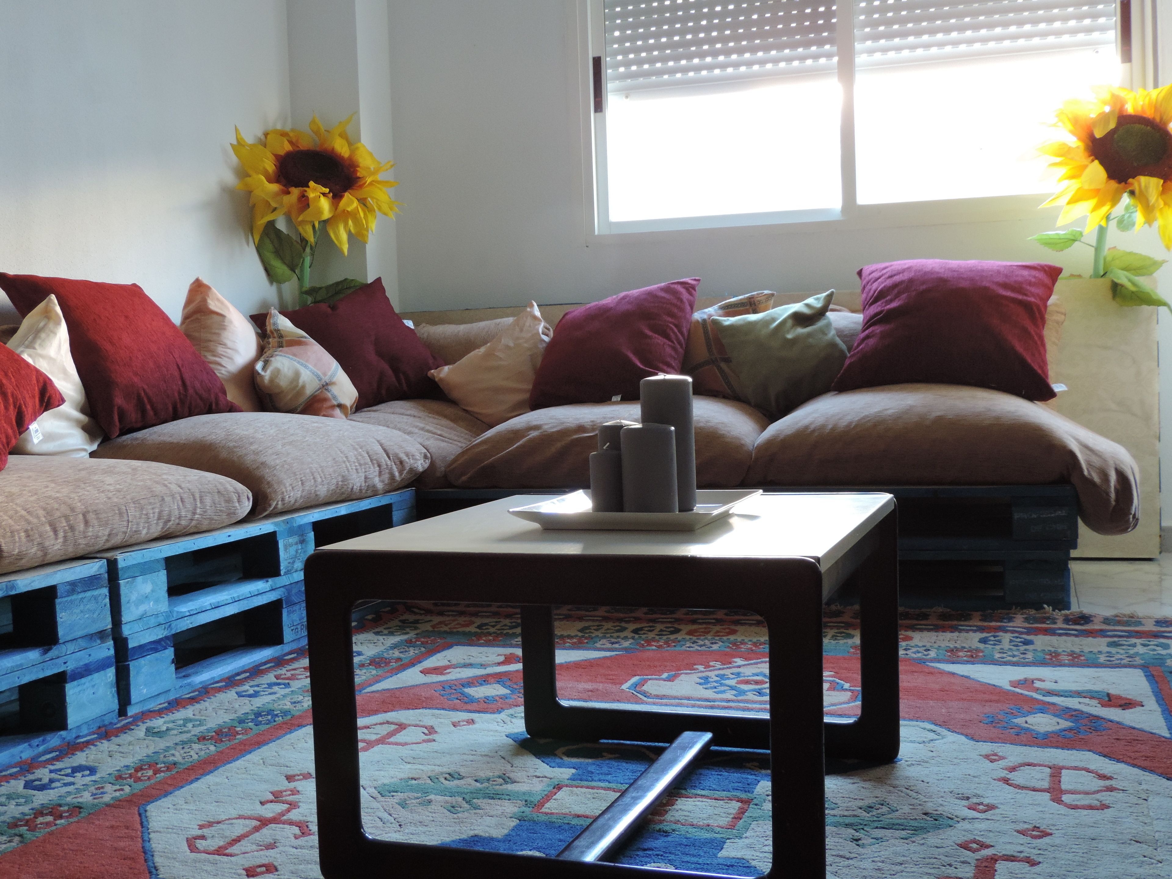 Appartement, 3 slaapkamers | Woonruimte | Een 32-inch plasmatelevisie met digitale zenders en een televisie