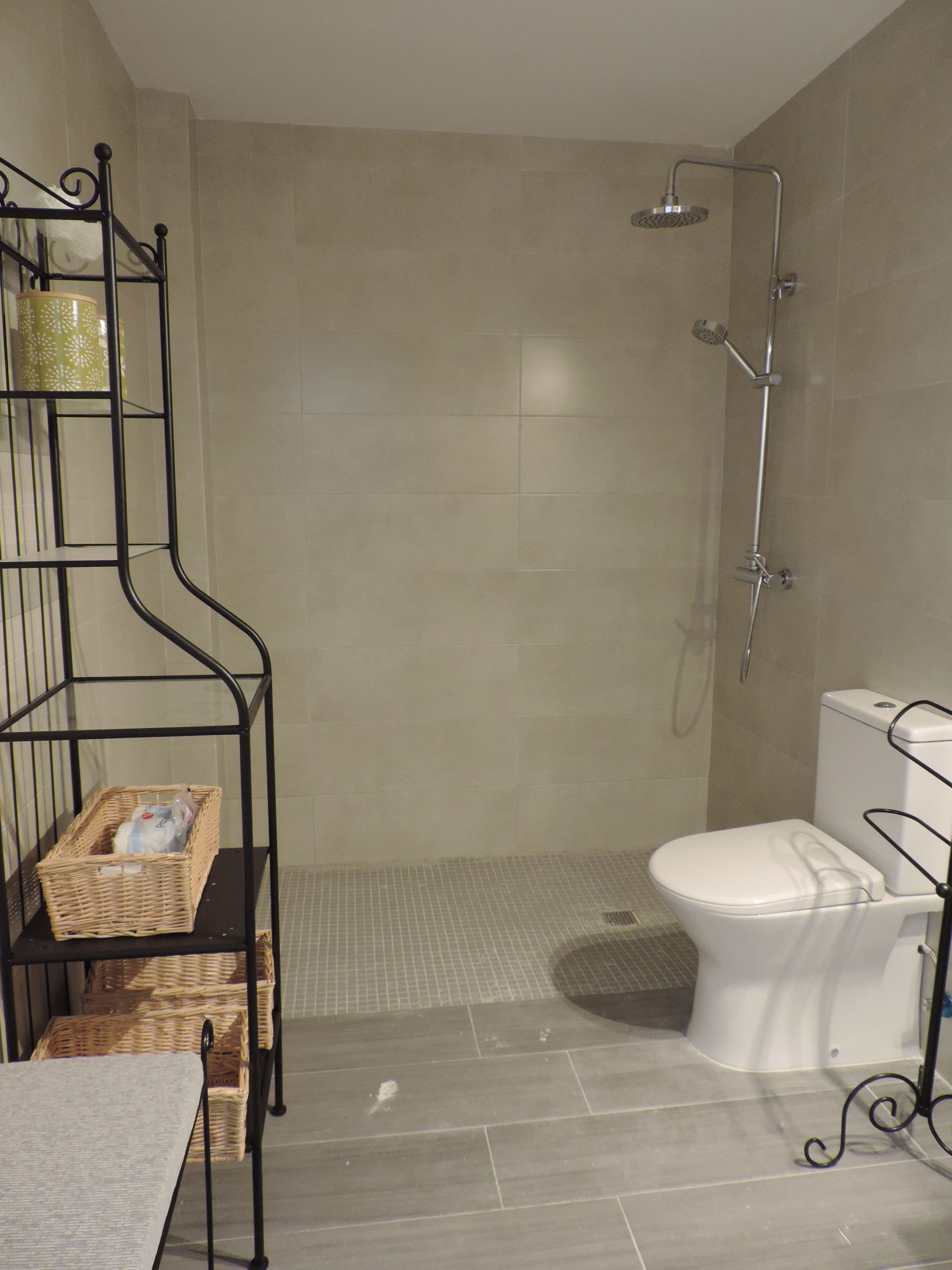 Loft, 1 slaapkamer | Badkamer | Een bad/douchecombinatie, een diep bad, gratis toiletartikelen