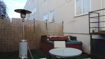 Apartamento, 3 habitaciones, patio | Terraza o patio