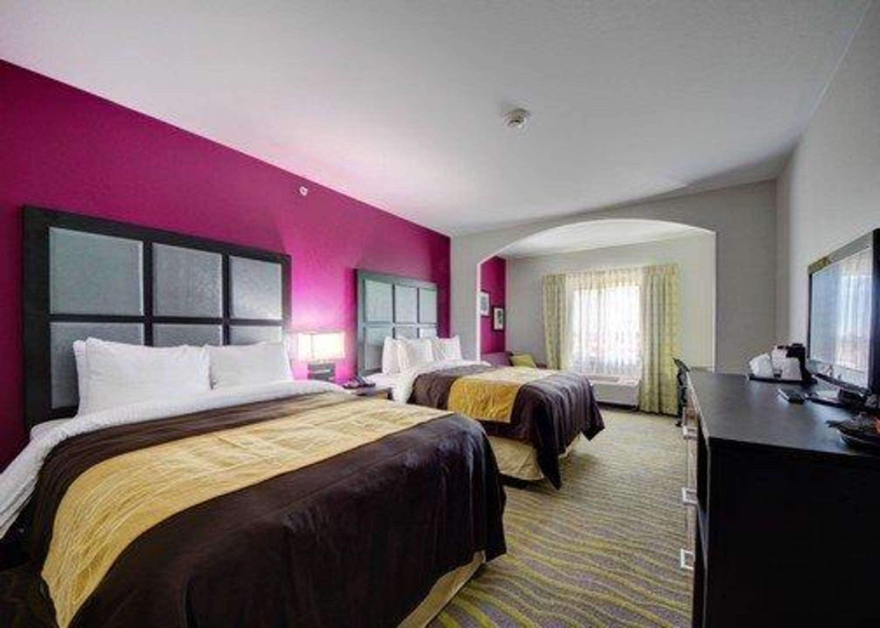 스위트, 퀸사이즈침대 2개, 금연 | 책상, 다리미/다리미판, 무료   유아용 침대, 무료 WiFi