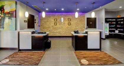 Comfort Inn & Suites Tulsa I-44 West - Rt 66