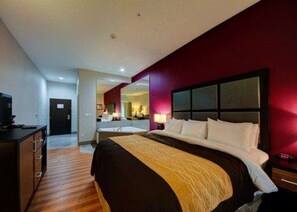 Skrivebord, strygejern/strygebræt, gratis baby-/barnesenge, gratis Wi-Fi