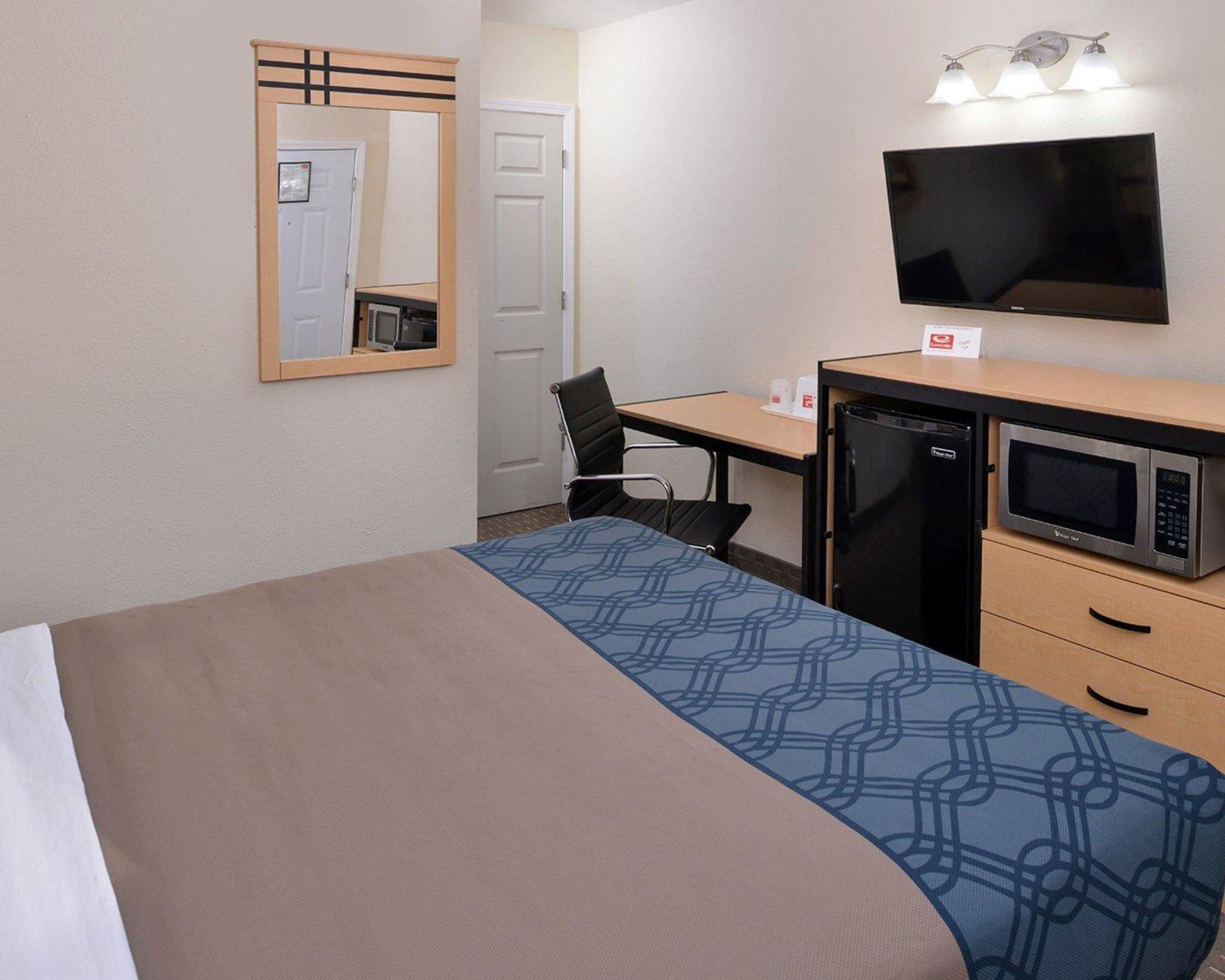 standard room, 1 queen bed, non smoking | individually furnished, desk, laptop workspace, blackout curtains