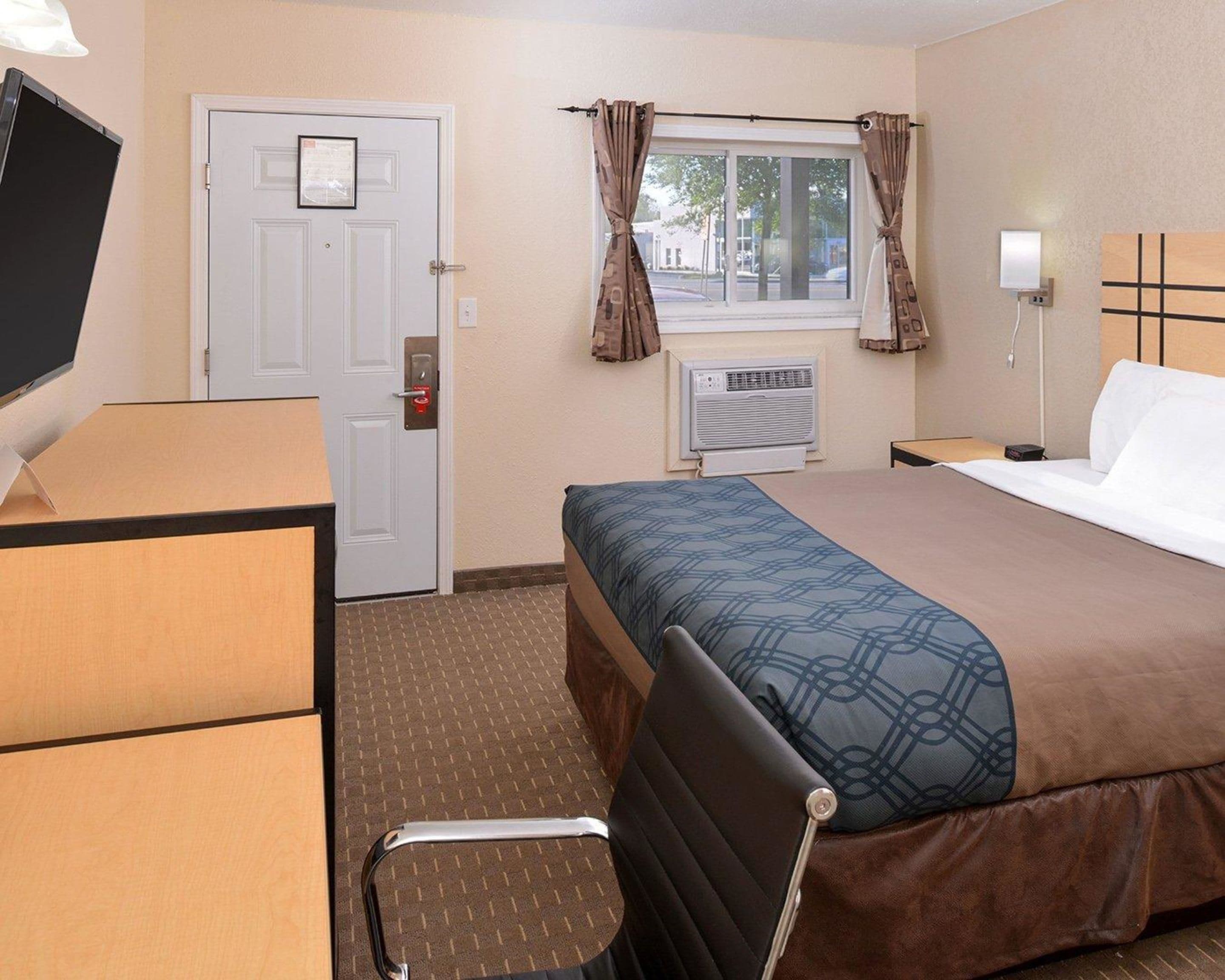 standard room, 1 queen bed, non smoking | individually furnished, desk, laptop workspace, blackout curtains