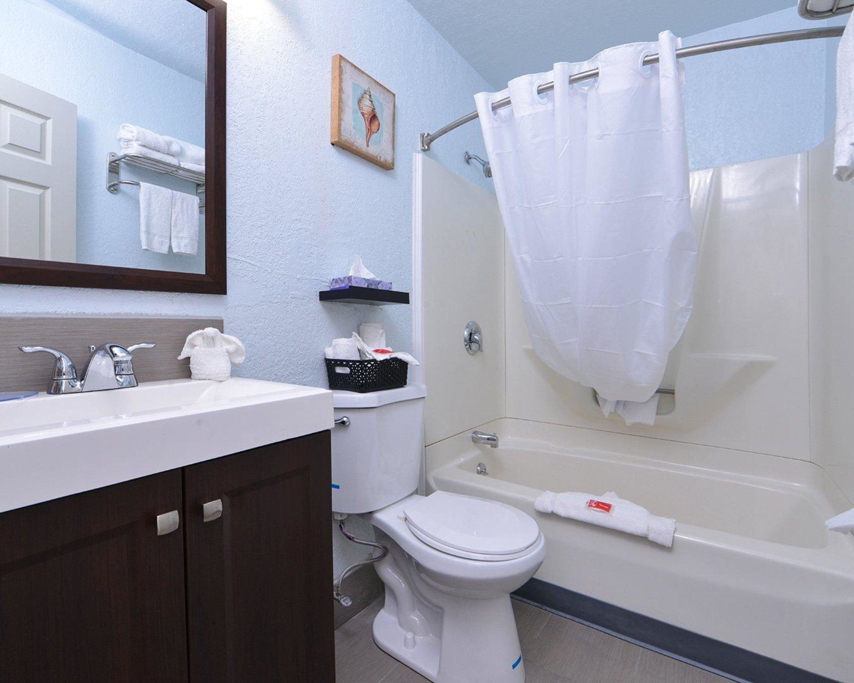 combined shower/bathtub, free toiletries, hair dryer, towels