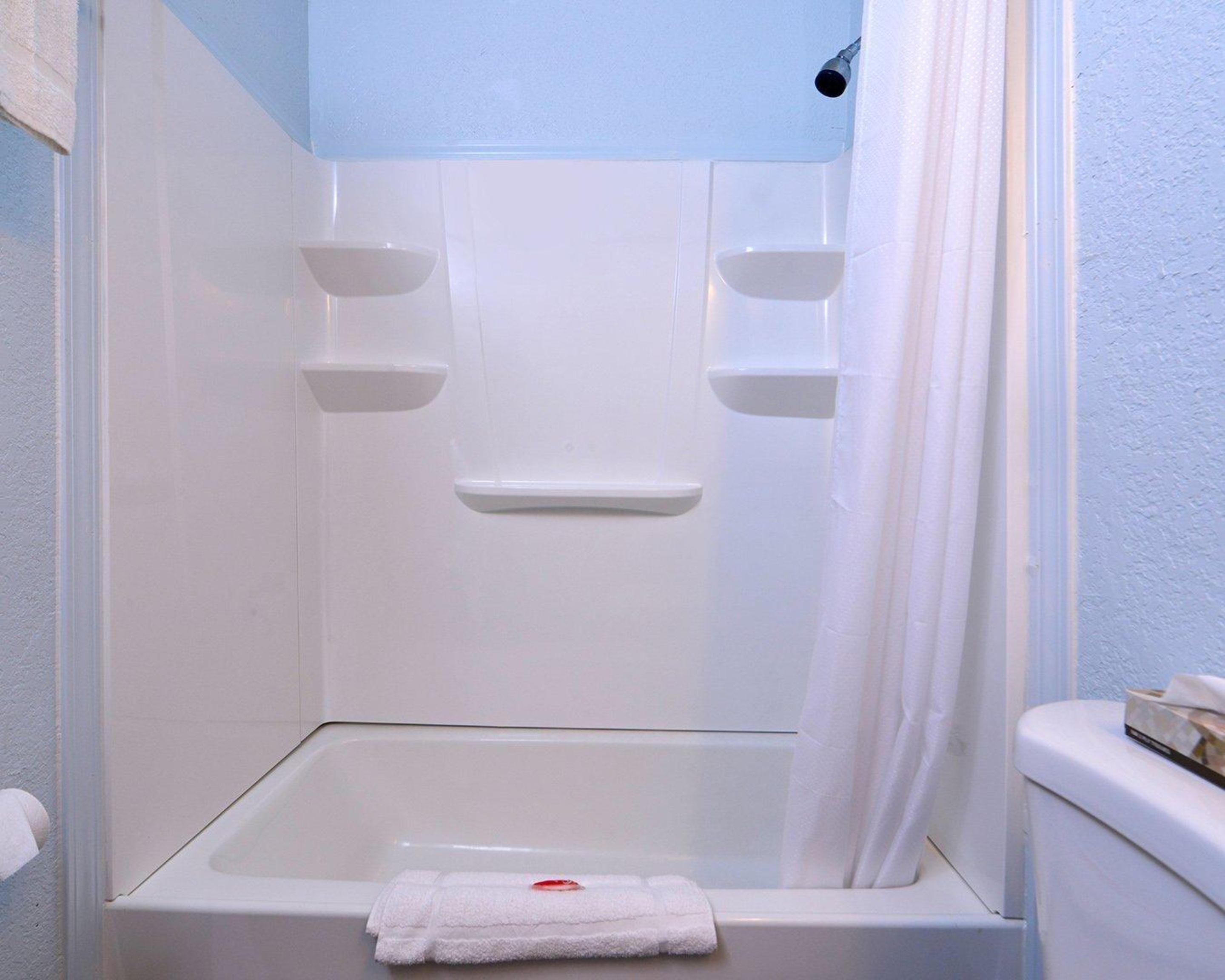 standard room, 2 queen beds, non smoking | bathroom | combined shower/bathtub, free toiletries, hair dryer, towels