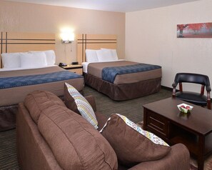 Individually furnished, desk, laptop workspace, blackout drapes - Econo Lodge Rochester I-90 & I-390 (Rochester)