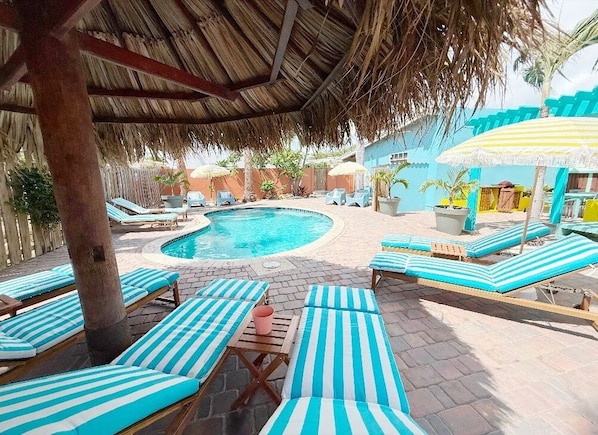 Outdoor pool - Aruba Palms Escape Suites (Noord)