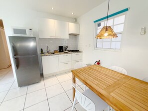 Superior Apartment | Private kitchen | Fridge, microwave, stovetop, coffee/tea maker - Aruba Palms Escape Suites (Noord)