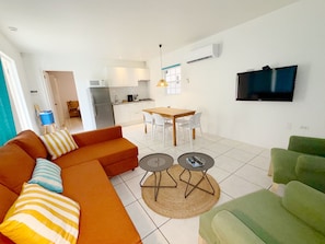 Superior Apartment | Living area | Flat-screen TV - Aruba Palms Escape Suites (Noord)