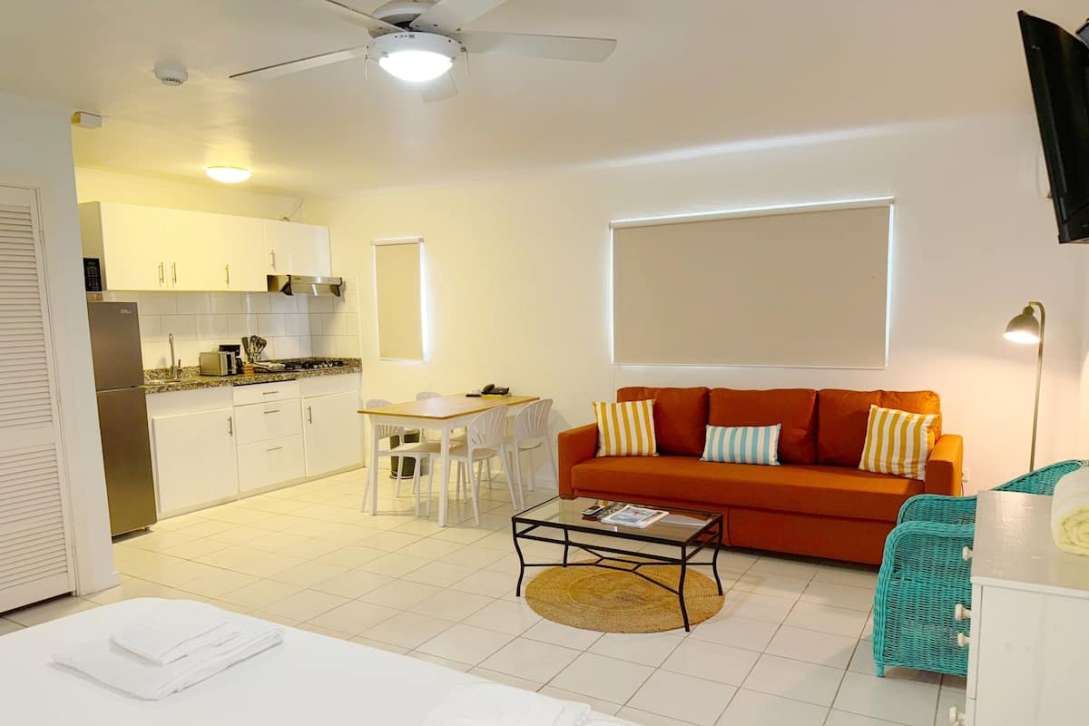 King Studio Deluxe | 1 bedroom, premium bedding, in-room safe, desk