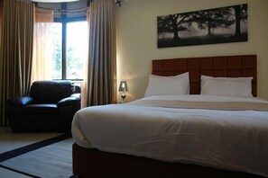 Laptop workspace, iron/ironing board, free WiFi, bed sheets - Rubangura Luxury Apartment (Kigali)