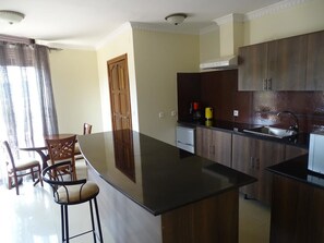 Suíte superluxo | Cozinha privada | Talheres/pratos/utensílios de cozinha