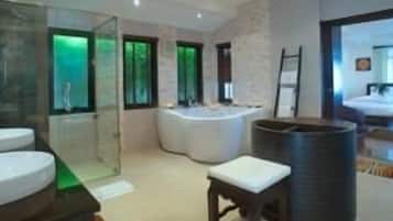 3 Bedroom Private Pool Villas | Bathroom | Separate tub and shower, jetted tub, free toiletries, hair dryer