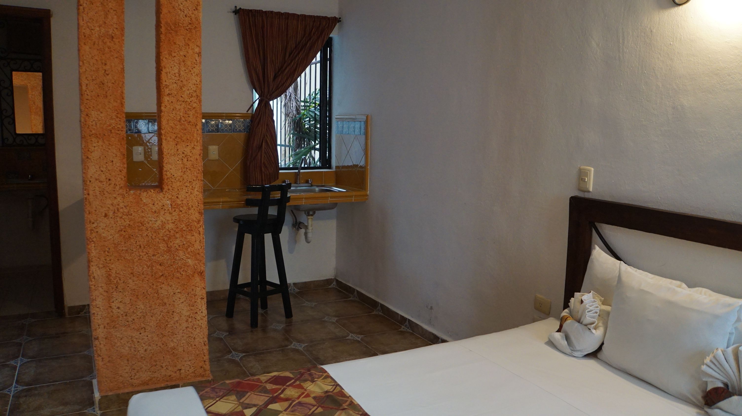 standard room | in-room safe, desk, free wifi