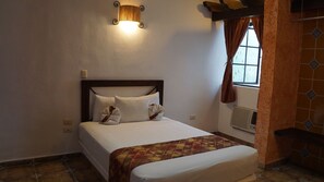 Quarto standard | Cofres nos quartos, escrivaninha, Wi-Fi de cortesia