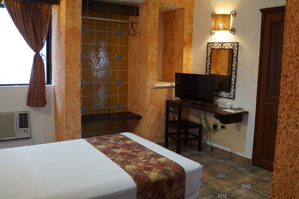 Standard Room | In-room safe, desk, free WiFi