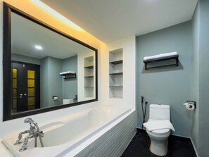 Costa Room | Bathroom - Hotel Seri Costa (Malacca City)