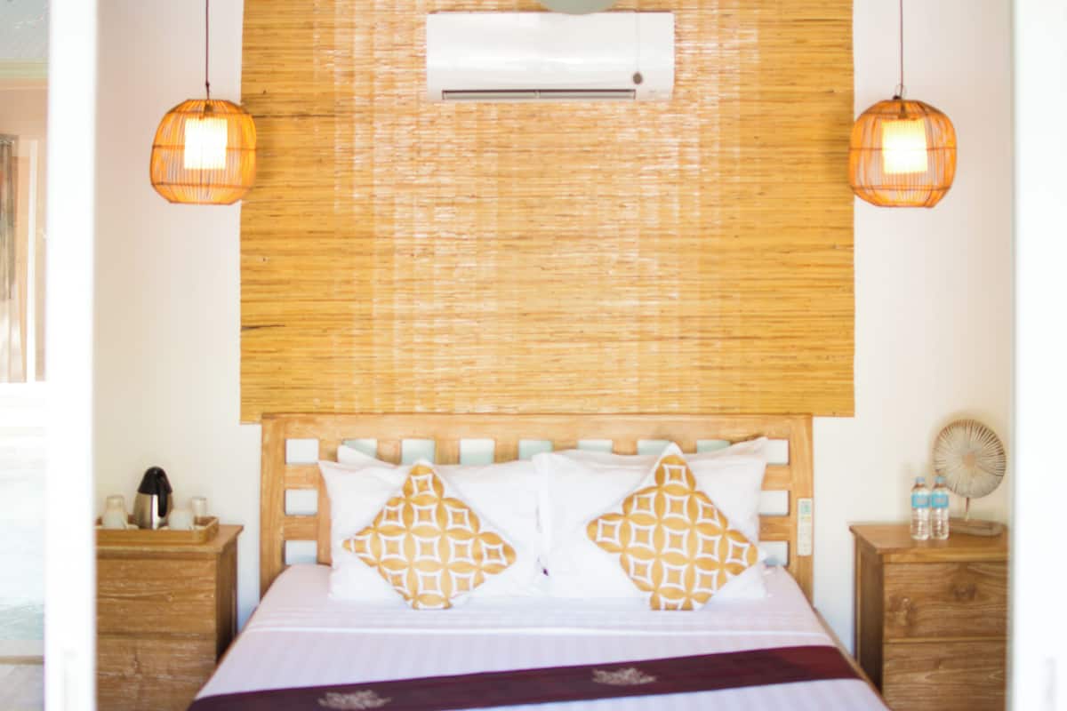2 bedrooms, in-room safe, bed sheets