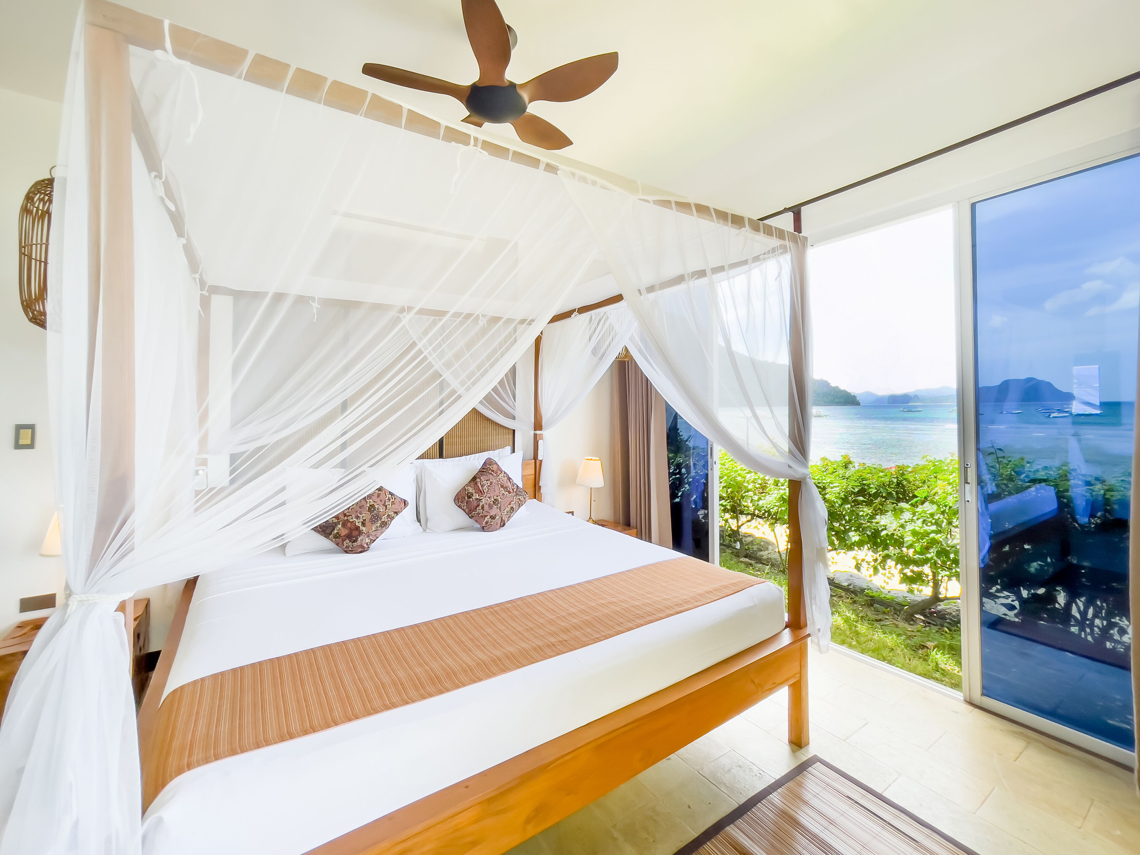 2 bedrooms, in-room safe, bed sheets