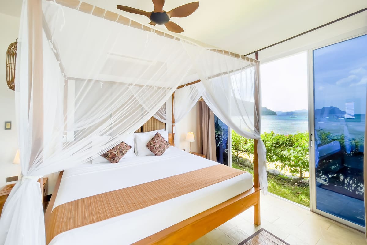 2 bedrooms, in-room safe, bed sheets