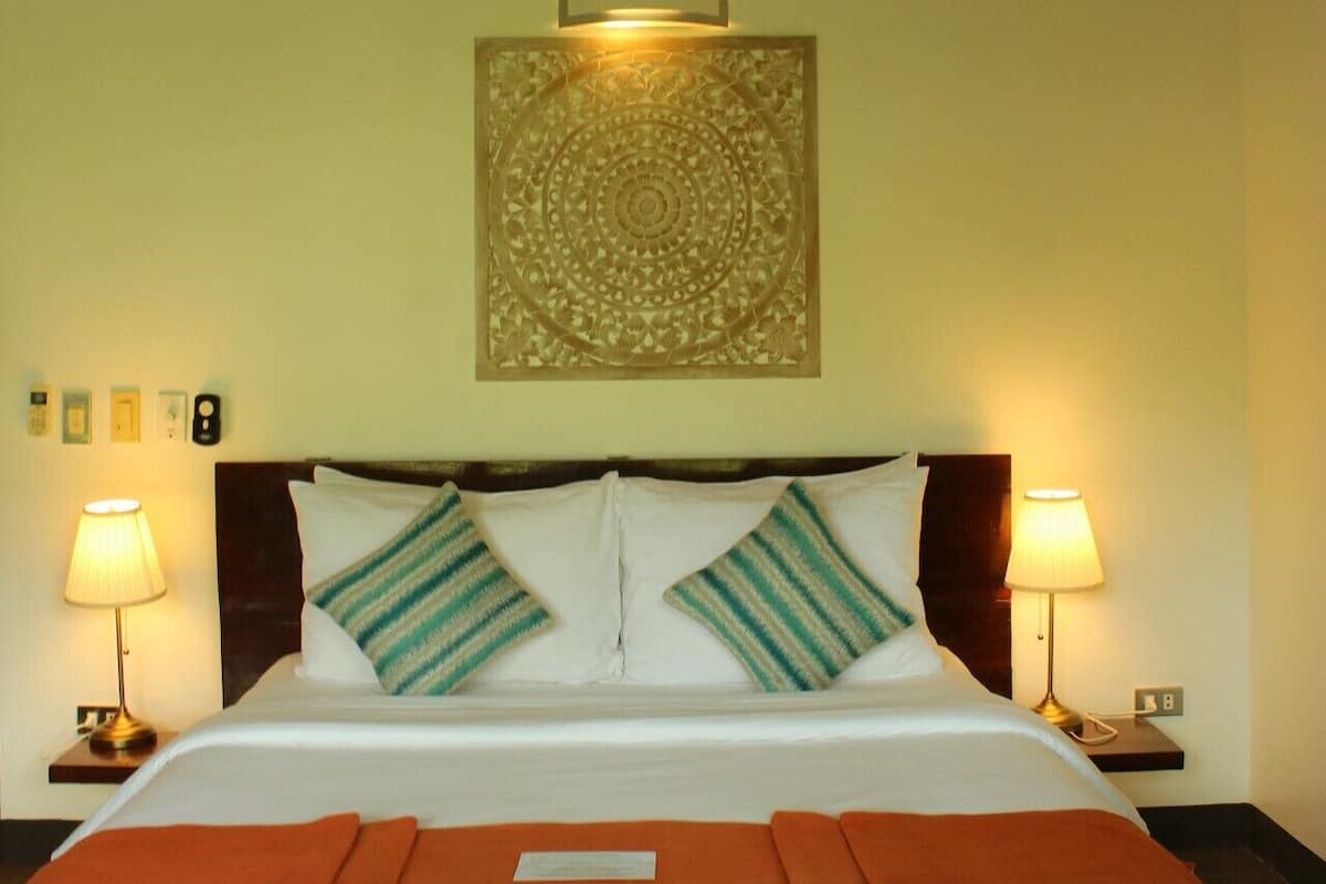 2 bedrooms, in-room safe, bed sheets