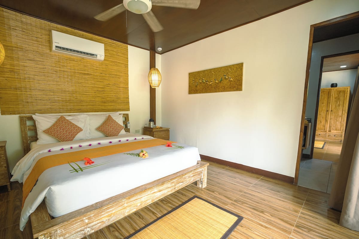 In-room safe, bed sheets