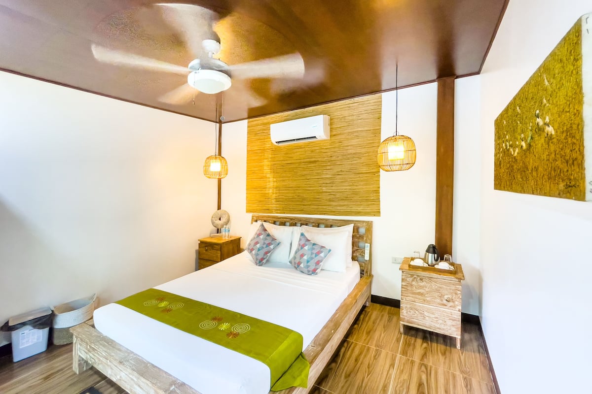 2 bedrooms, in-room safe, bed sheets