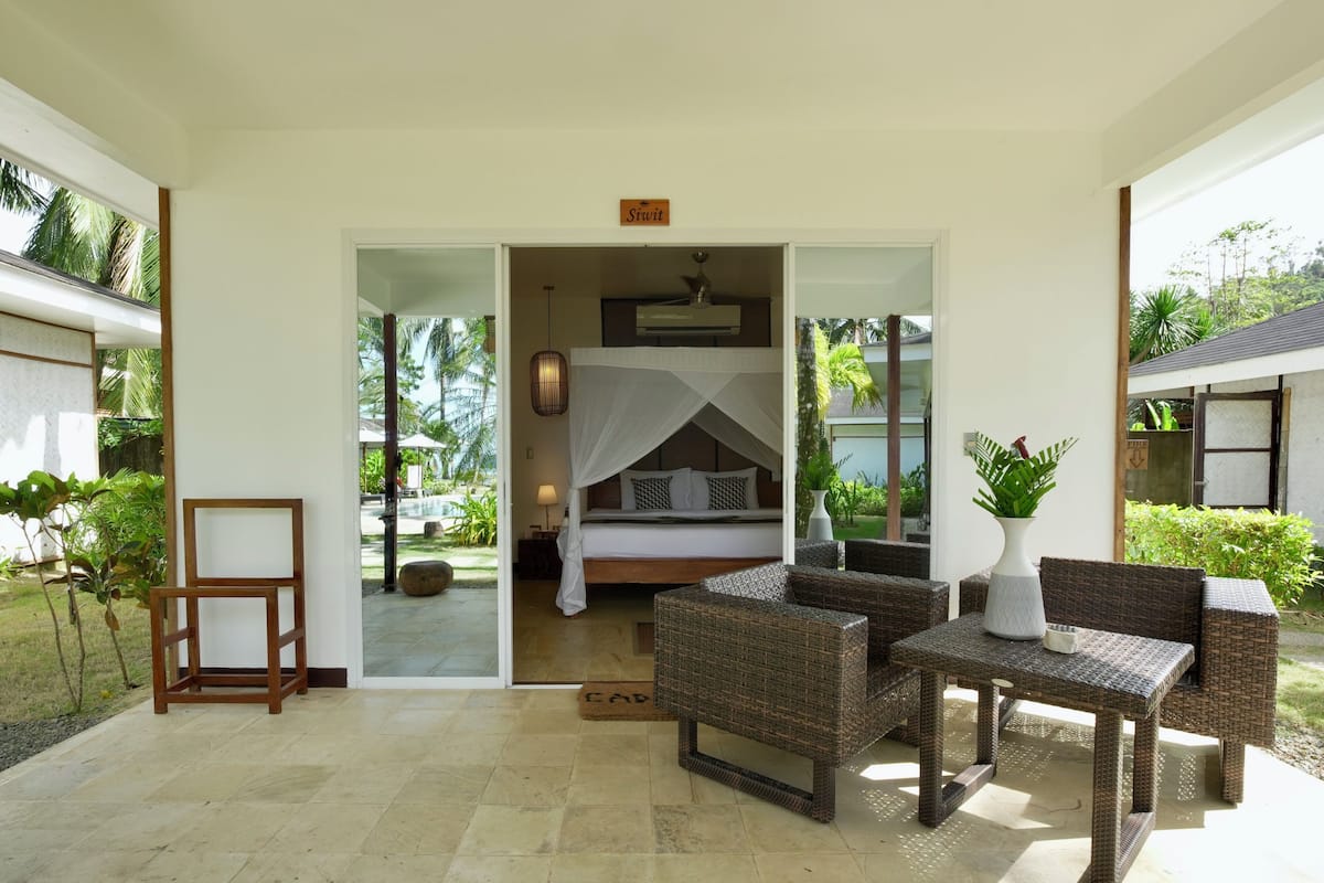 Seaview Cottage | In-room safe, bed sheets