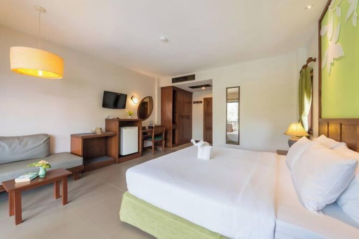 Sengetøy av topp kvalitet, minibar, safe på rommet og skrivebord