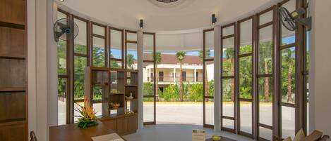 Resepsionis spa
