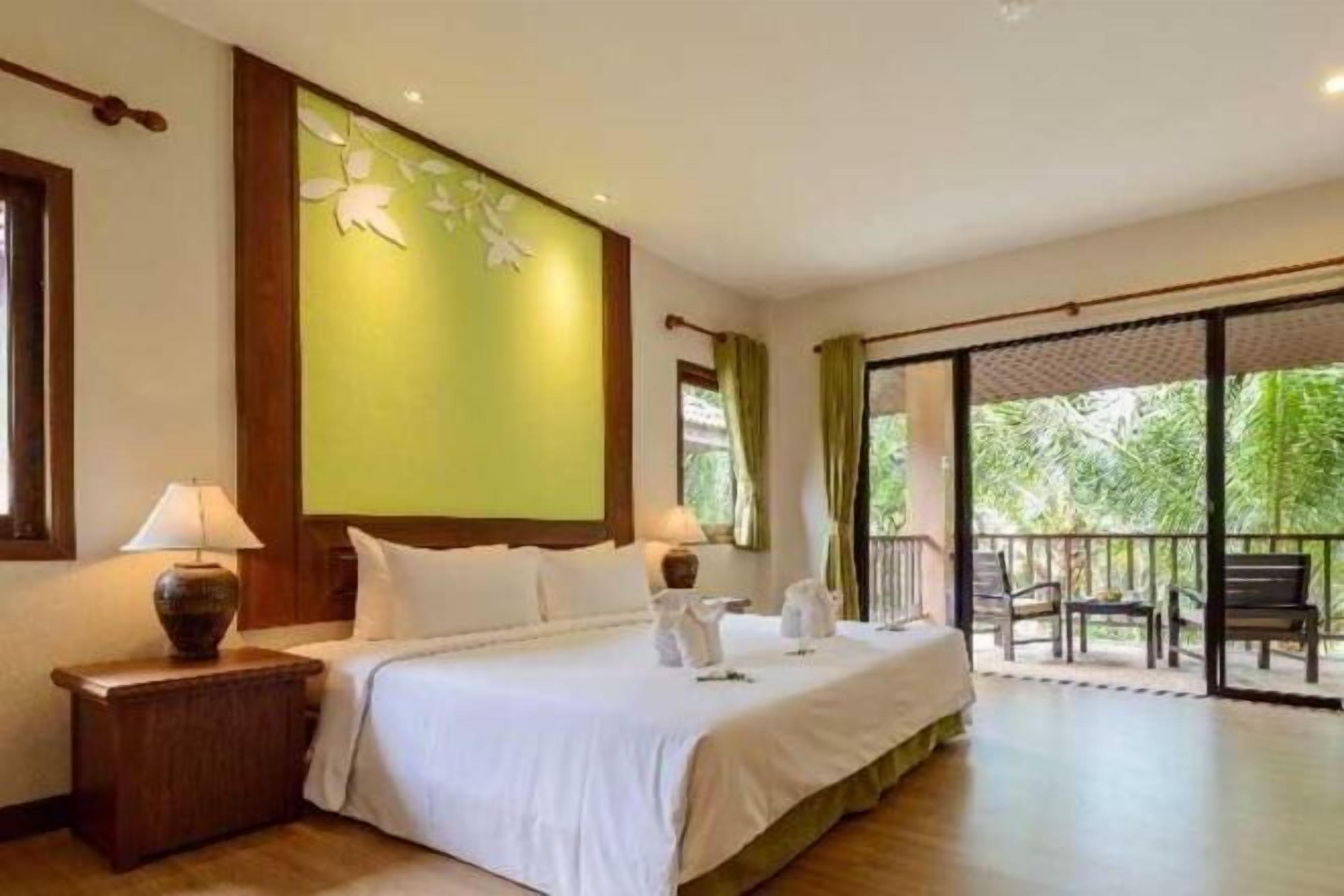 Sengetøy av topp kvalitet, minibar, safe på rommet og skrivebord