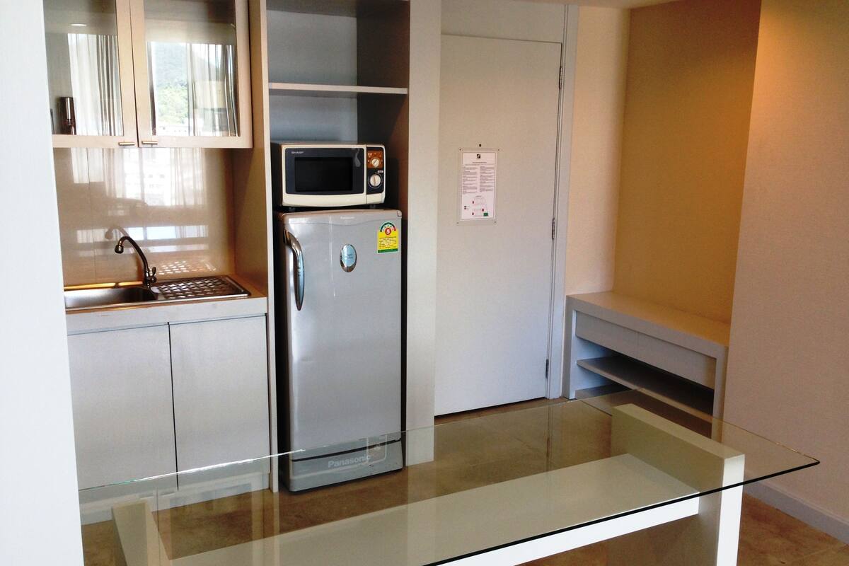 premier suite | private kitchenette | fridge, coffee/tea maker