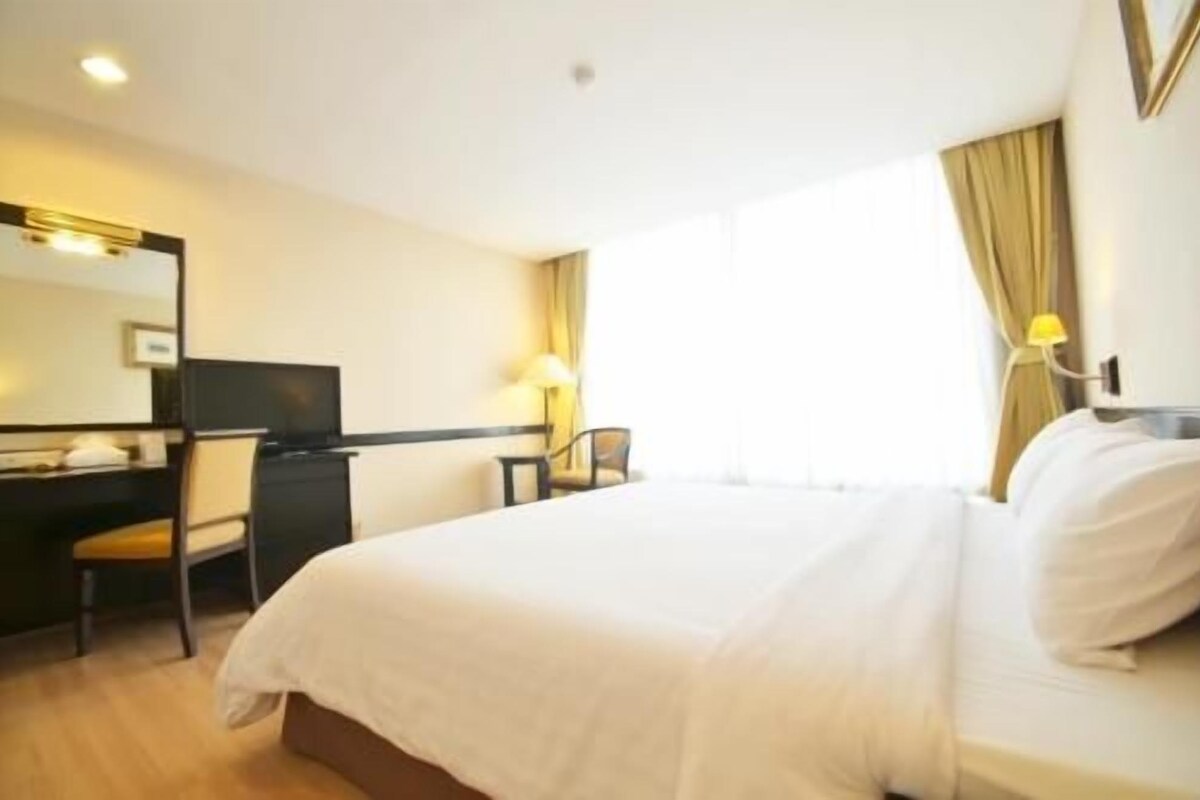 In-room safe, desk, blackout curtains, free WiFi