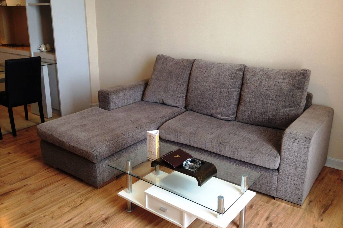 32-inch lcd tv with cable channels, tv, dvd player