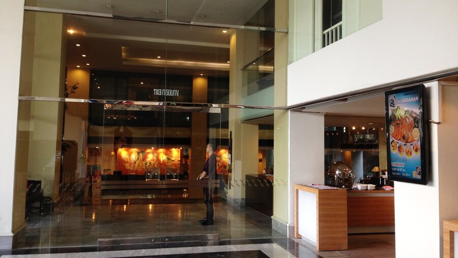 ザ シティ ホテル & スリラチャ バイ BBH 日本