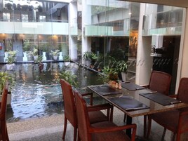 2 restaurants, breakfast, lunch, dinner served; international cuisine